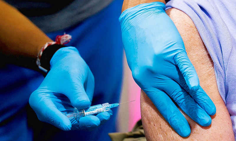 Early US flu season, current strain may signal  risk for younger people; doctors call for shots